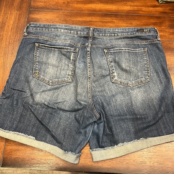 Catherine Boyfriend short stretch denim cuffed 2% spandex 6.5 inch inseam - Picture 7 of 9